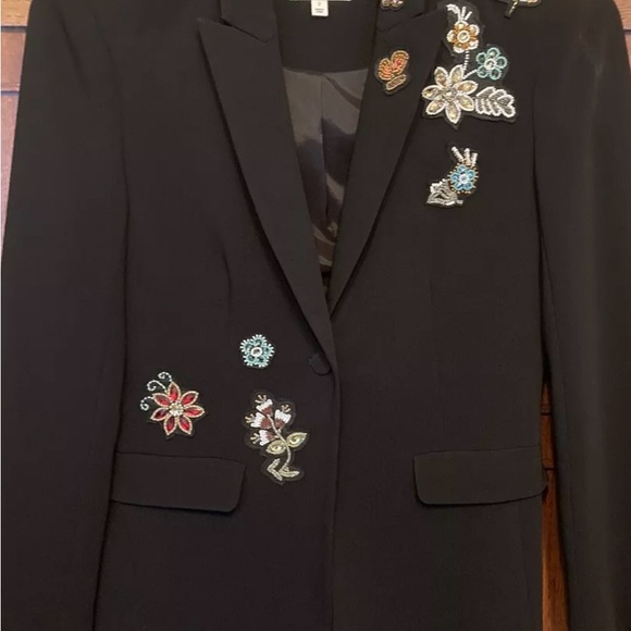 Cinq à Sept Venus Blazer in Black  with Floral Embroidery - Picture 3 of 8